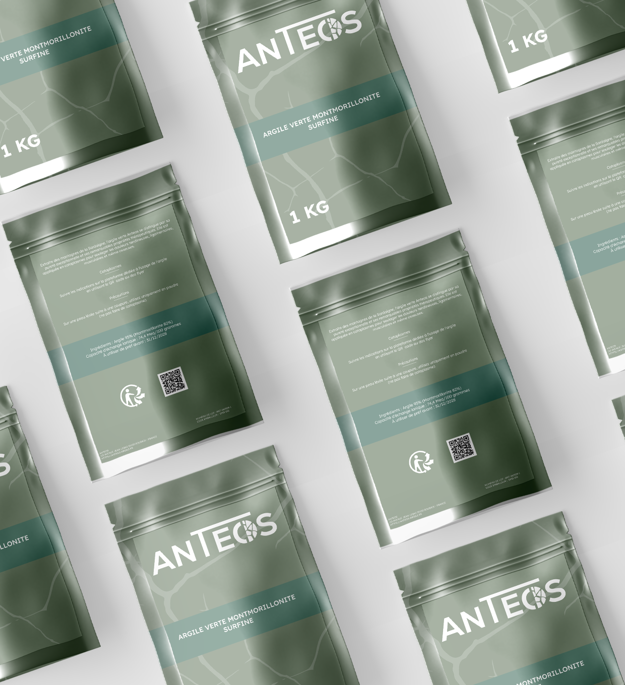 Vue du dessus de plusieurs sachets Anteos Expert de 10 kg d'argile montmorillonite, représentant la quantité et la qualité du produit.