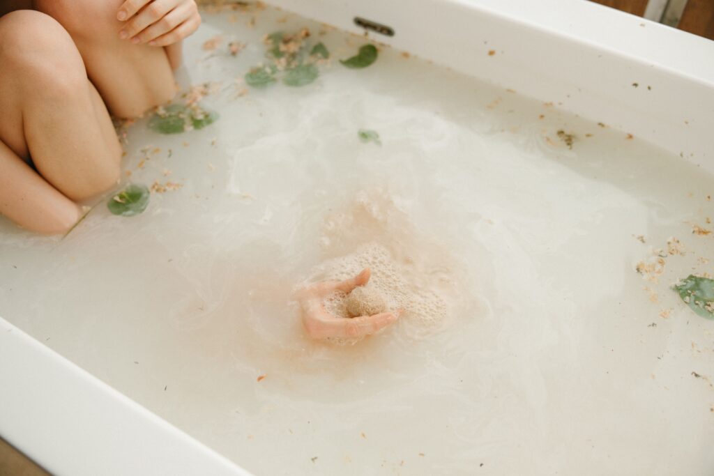 bain d argile dans une baignoire avec eau légèrement trouble